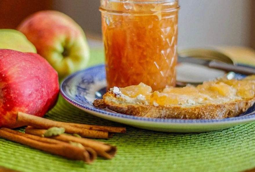 homemade apple jam